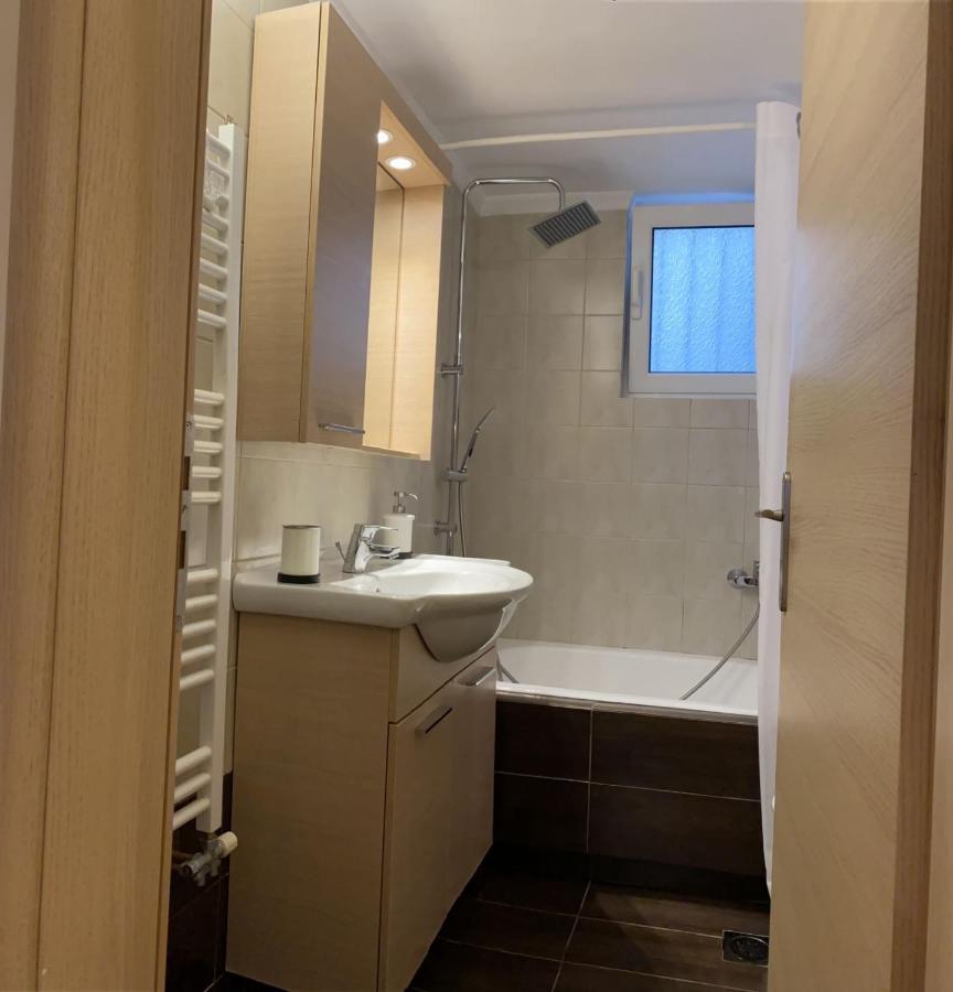Elegant Glyfada Apartment-private Garden-near Metro Apartamento *