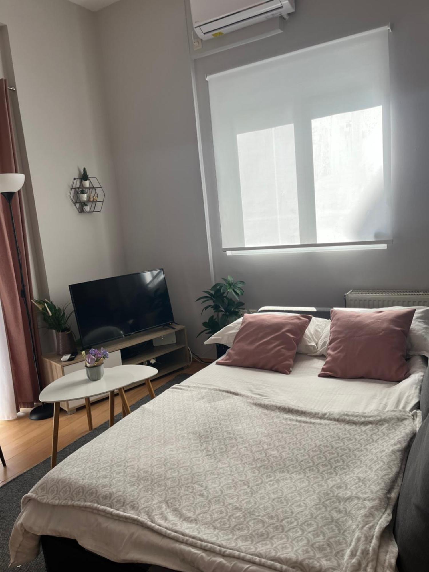 Elegant Glyfada Apartment-private Garden-near Metro Apartamento *
