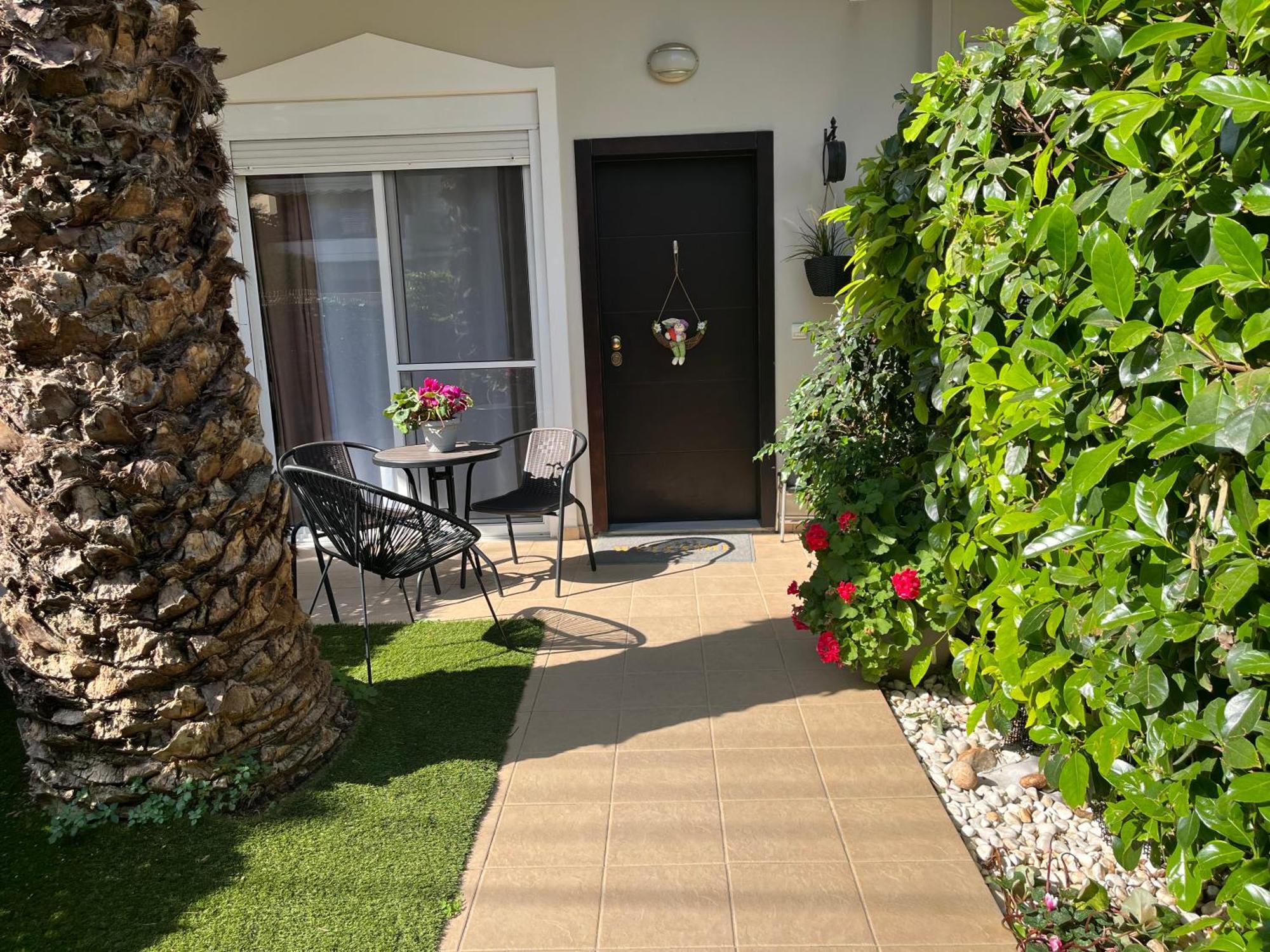 Elegant Glyfada Apartment-private Garden-near Metro Atenas